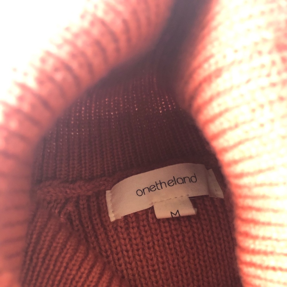 VICI turtle neck sweater with cold shoulders - Picture 3 of 3